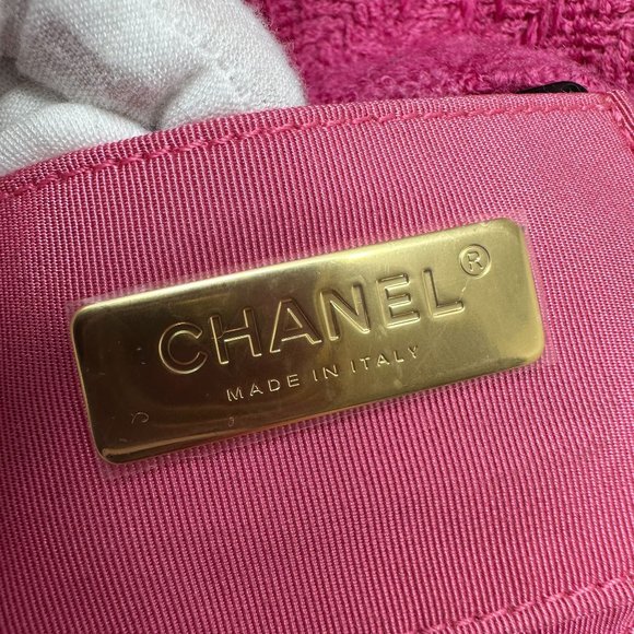 CHANEL 2020 Pink Tweed & Lambskin Leather Chanel 19 Belt Bag Tri-Color HW - Picture 10 of 13